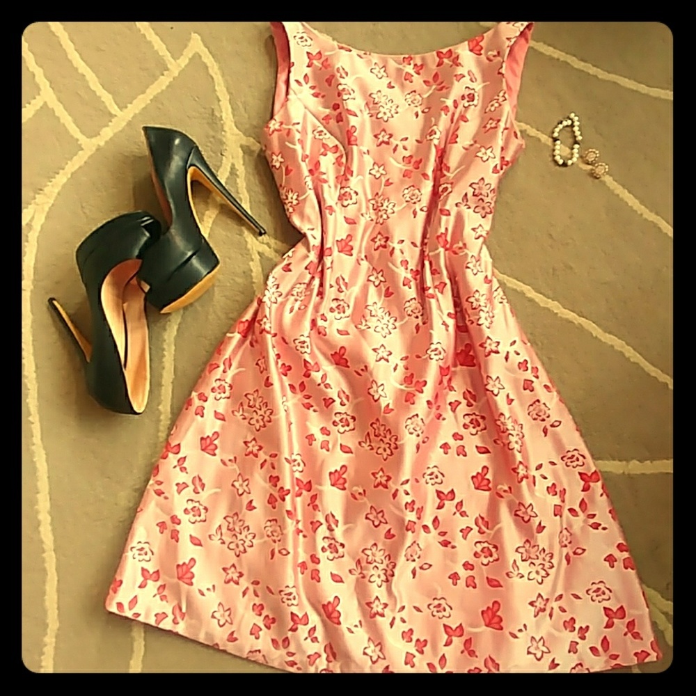 Pre- love beautiful dress fit size 6 to 10